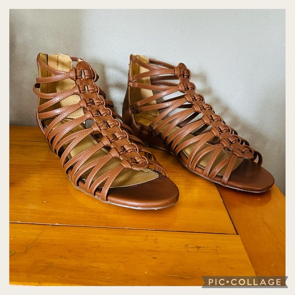 NWOT NEW!! Comfortveiw Cognac Brown “The Helen” Faux Leather Gladiator Sandals - Picture 3 of 6